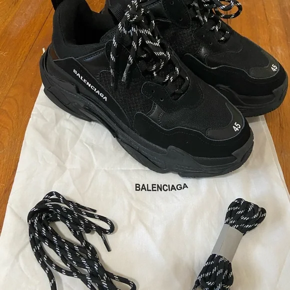 Balenciaga | Shoes | Great Condition Worn Twice Balenciaga  display picture 2